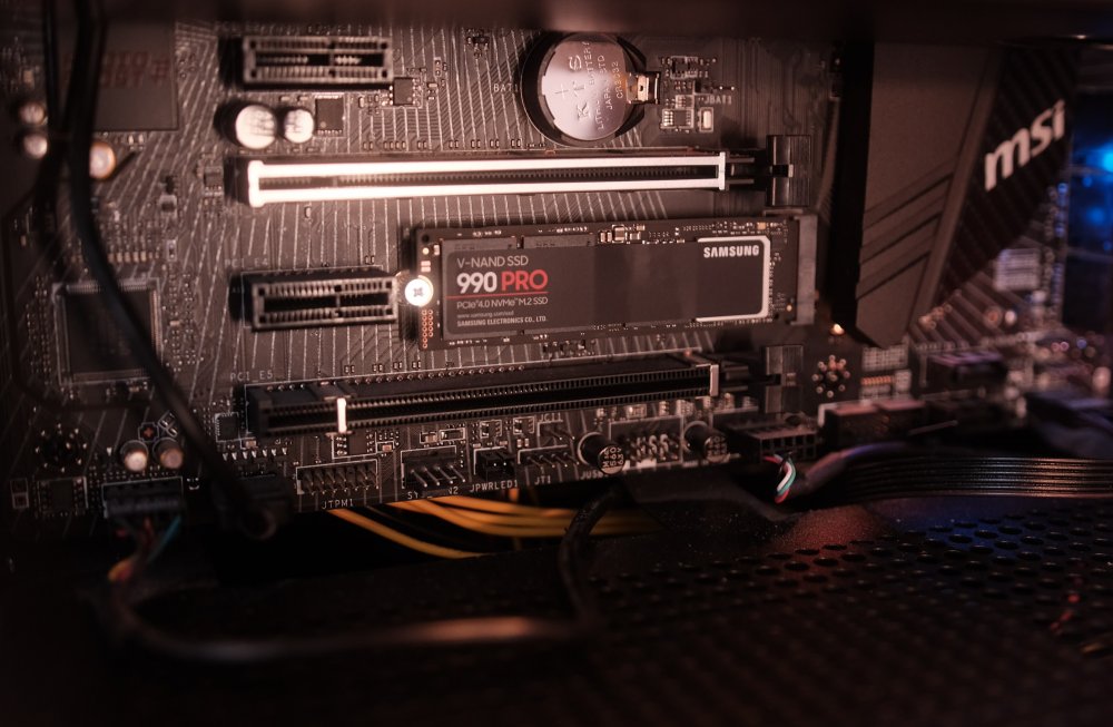 SSD-də və HDD-də hansı məlumatlar saxlanılmalıdır.